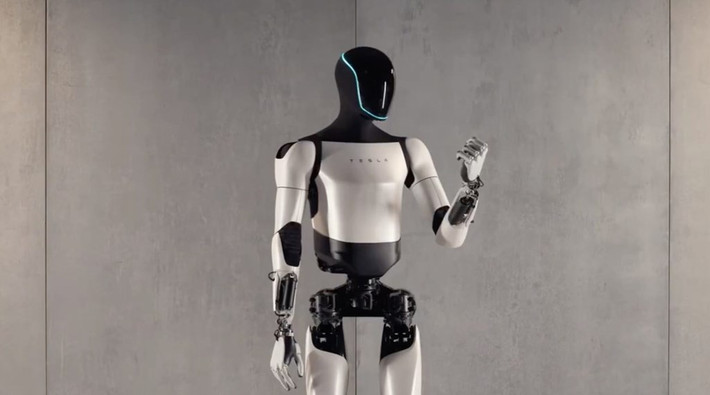 Trong khi Elon Musk hình dung robot thay thế con người để chúng ta nhận “tiền miễn phí”, Huang tin kịch bản ngược lại.