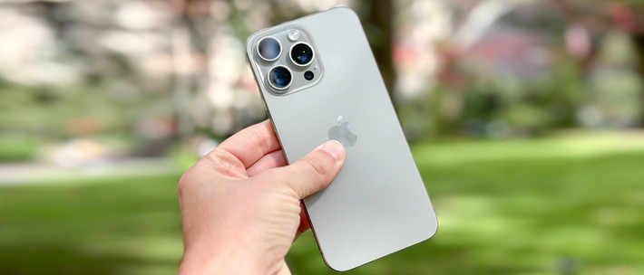 iPhone 15 Pro Max dù đã ra mắt gần 2 năm nhưng vẫn cực mạnh với chip A17 Pro, pin tốt, camera 48MP và khung titan siêu bền. (Ảnh: Người đưa tin)