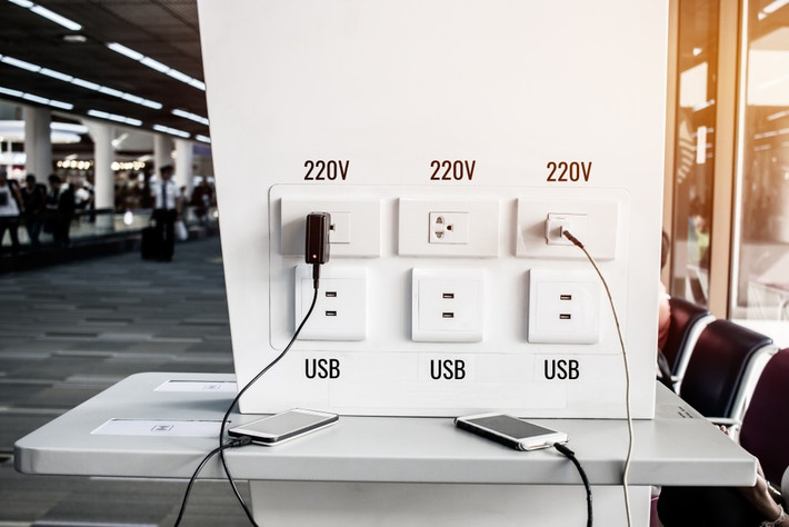 Hầu hết trạm sạc công cộng hiện chỉ cung cấp nguồn điện mà không truyền dữ liệu.(Ảnh: Malwarebytes)