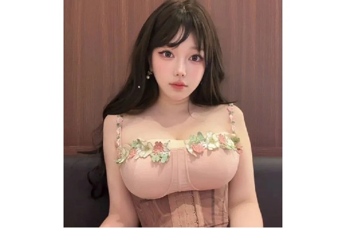Hiện tại, cô chưa tiết lộ kế hoạch trở lại livestream nhưng vẫn là tâm điểm chú ý của cộng đồng mạng.