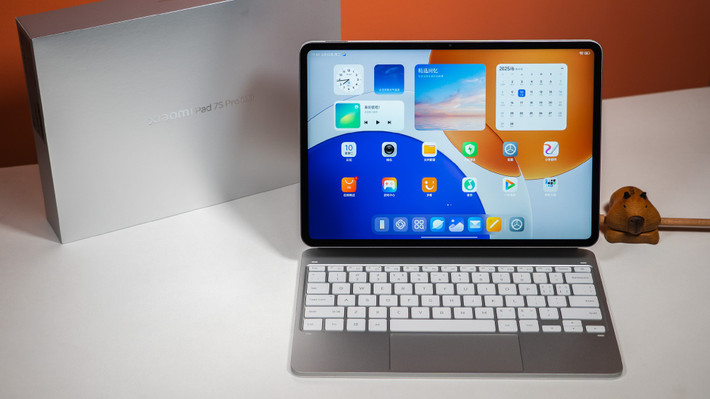 Xiaomi còn bán kèm bàn phím bay từ tính và dán màn hình chống chói, hướng tới dân văn phòng, sáng tạo nội dung.