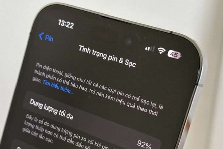 Phổ biến nhất là thủ thuật lập trình lại chip BMS hoặc dùng phần mềm 3uTools để chỉnh sửa thông tin pin.