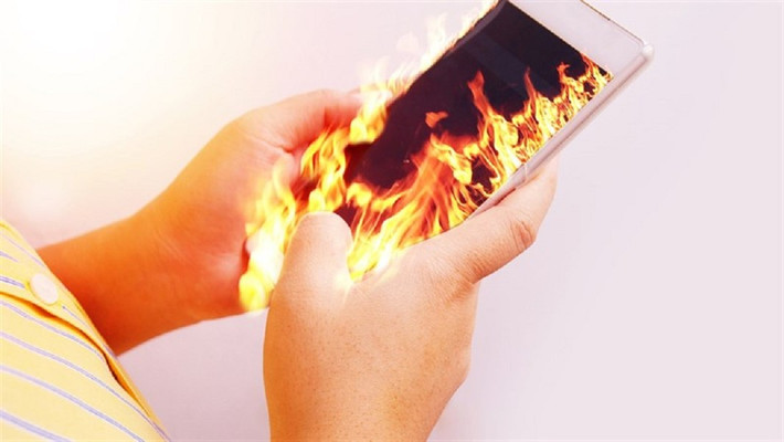3. Sạc hoặc dùng điện thoại trong môi trường quá nóng hay quá lạnh có thể phá hủy pin vĩnh viễn.