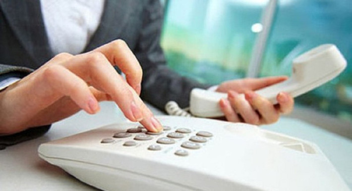 Với khả năng tách biệt cuộc gọi công việc, độ ổn định cao và tích hợp công nghệ AI khử ồn, điện thoại bàn tiếp tục giữ vững vị thế trong môi trường chuyên nghiệp.