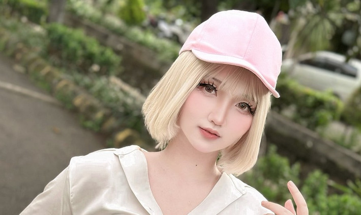 Fan Solo Leveling khen ngợi cô không chỉ cosplay đẹp mà còn "diễn" được khí chất của một chiến binh thực thụ.