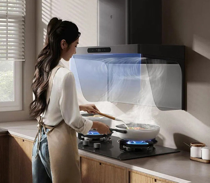 Đi kèm là cảm biến PM2.5 giúp theo dõi chất lượng không khí theo thời gian thực trong lúc nấu nướng.
