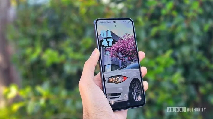 Galaxy A36 5G tuy có màn AMOLED và pin ổn nhưng bị đánh giá hiệu năng kém, cảm biến vân tay chậm, khó đáp ứng trải nghiệm mượt mà.(Ảnh: Android Authority)