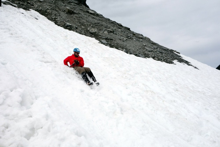 Một người đàn ông 53 tuổi bị mắc kẹt tại đỉnh núi Snowmass Mountain, Mỹ, sau khi bị thương lúc trượt xuống bằng kỹ thuật glissading.