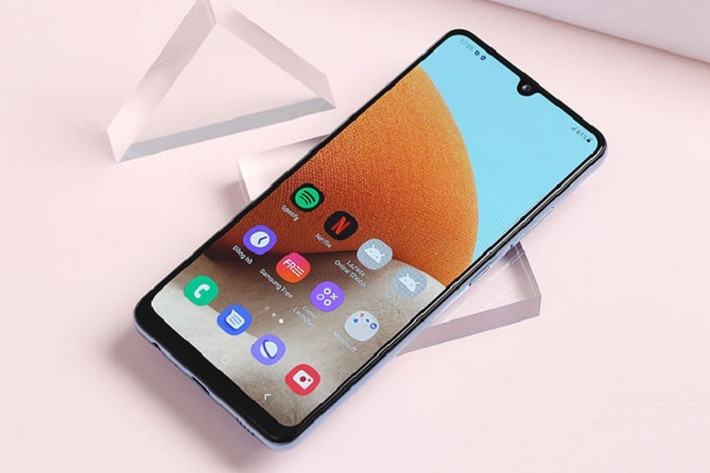 Điện thoại cao cấp được cập nhật lâu hơn, giữ giá tốt và có thể bán lại dễ dàng.
