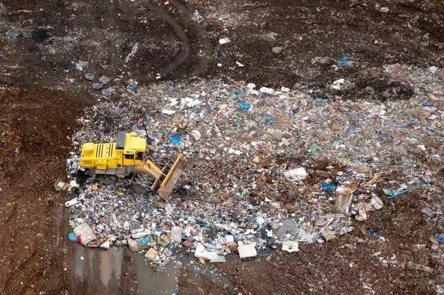 Từ đó đến nay, anh nhiều lần xin phép khai quật bãi rác Newport nhưng liên tục bị từ chối.
