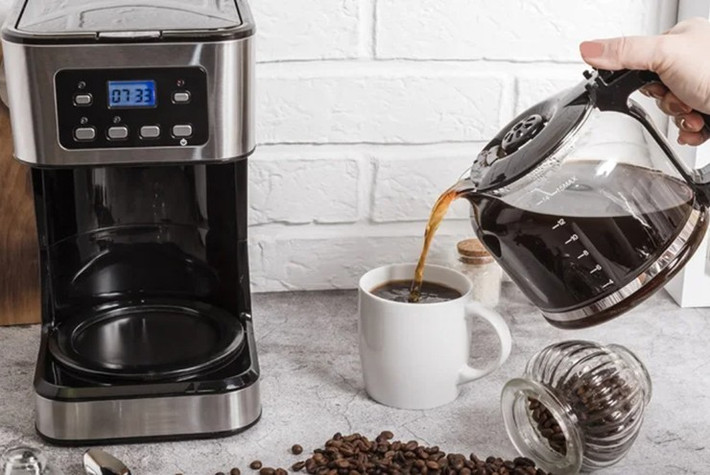 Máy pha cà phê là một trong những thiết bị tiêu hao điện nhiều nhất khi ở chế độ chờ.