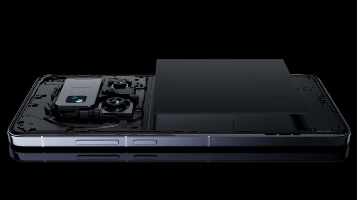 Trong khi Apple và Samsung vẫn loay hoay với tối ưu phần mềm, các hãng Trung Quốc đã bước vào thế hệ pin silicon-carbon thứ tư.