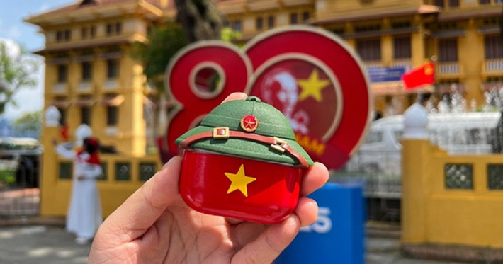 Mỗi chiếc ốp là minh chứng rằng người Việt hoàn toàn có thể làm nên sản phẩm thủ công tinh xảo, giàu bản sắc.