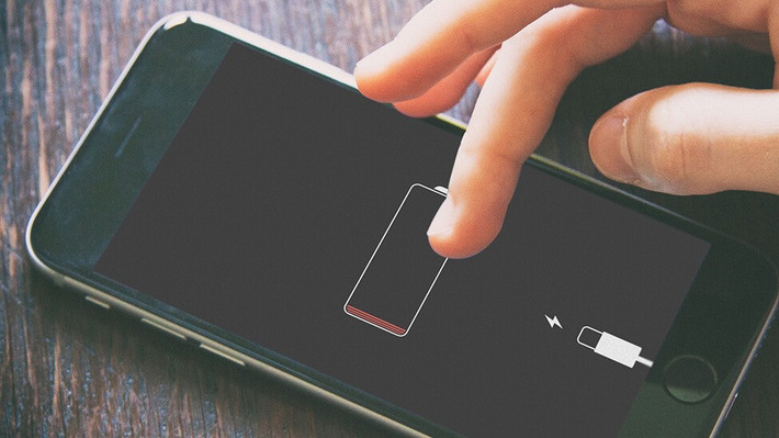 Apple đã nhiều lần khẳng định hành động này không giúp ích mà còn gây tốn năng lượng hơn.