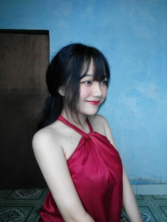 Cô nàng sở hữu rank Kim Cương cùng bộ skin Vandal "quốc dân" gồm Gaia, Myth Blossom và Champion 2021.