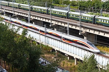 Với chi phí hơn 32 tỷ USD, dự án do công ty nhà nước thực hiện đã trở thành biểu tượng cho sức mạnh hạ tầng của Trung Quốc.(Ảnh: Fandom)