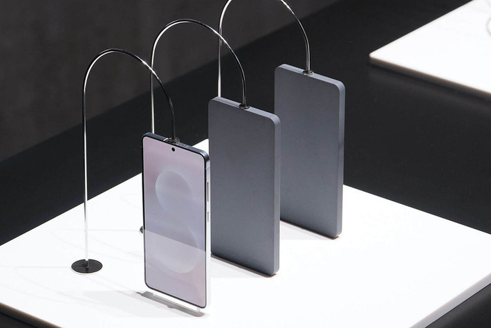 Galaxy S25 Edge có giá khởi điểm 29,99 triệu đồng nhưng lại không thực sự nổi bật về cấu hình so với nhiều flagship khác cùng tầm giá. (Ảnh: CellphoneS)
