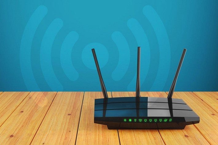 Tránh để router gần tường dày, sàn nhà, góc phòng hoặc trong tủ kín để giảm suy hao tín hiệu.