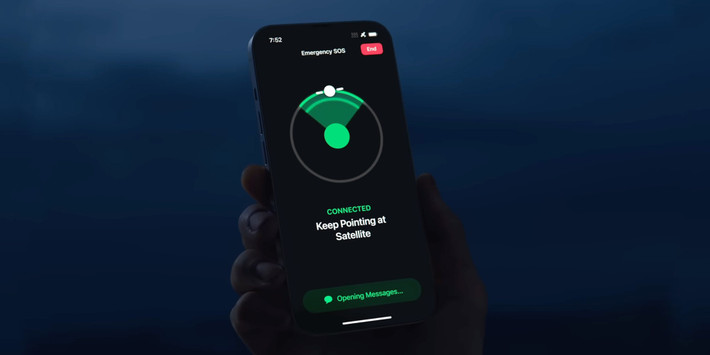 Trong điều kiện không có sóng điện thoại, ông đã dùng tính năng SOS vệ tinh trên iPhone để gửi tin nhắn khẩn cấp.