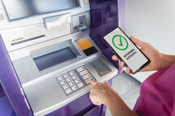 Điều này khiến khách hàng không thể rút toàn bộ tiền nếu thực hiện qua cây ATM thông thường.