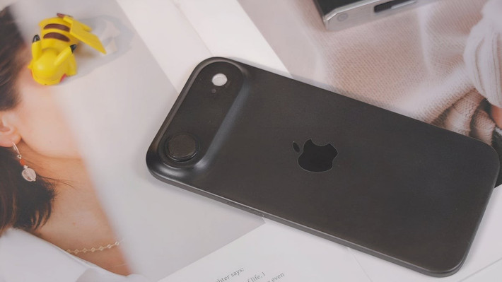 iPhone 17 Air có độ mỏng chỉ 5,5mm, vượt qua cả Galaxy S25 Edge, mở ra cuộc đua thiết kế mới.(Ảnh: MajinBu)