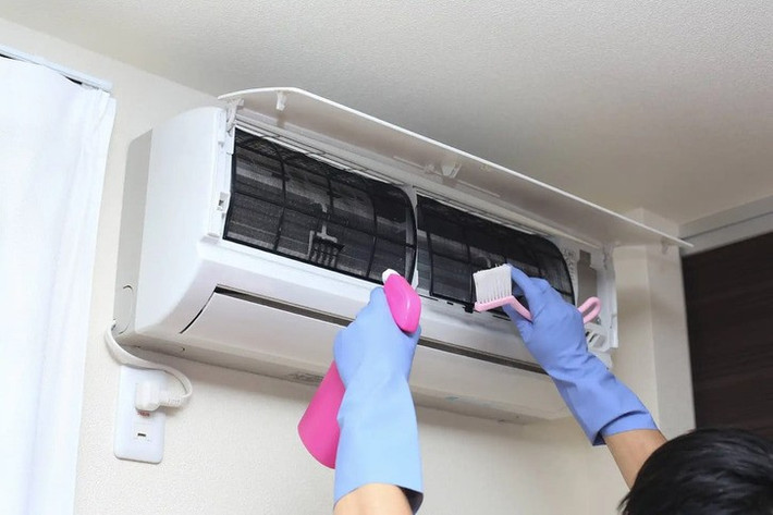 Việc lười vệ sinh, bảo dưỡng định kỳ khiến bụi bẩn bám dày, làm giảm hiệu suất và dễ gây hỏng hóc.