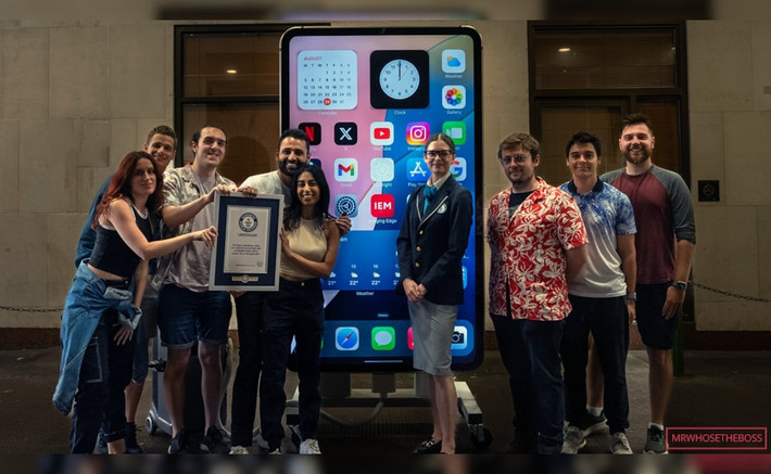 Chiếc iPhone lớn nhất thế giới vừa được Guinness công nhận là kỷ lục mới trong làng công nghệ toàn cầu.