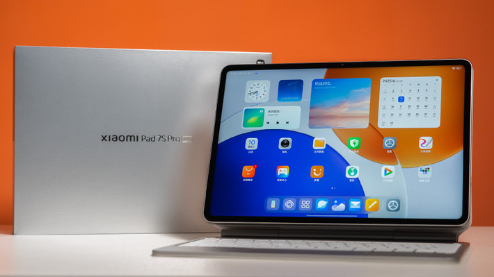 Thiết bị hỗ trợ HyperOS 2, kết nối mượt với Mac, iPhone và thậm chí dùng làm màn hình phụ cảm ứng.
