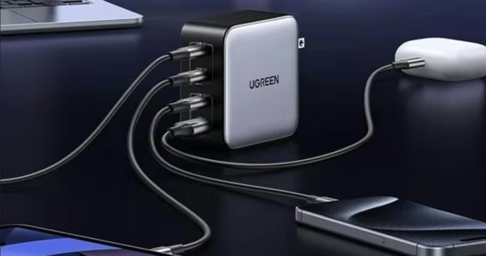 Các thương hiệu như Anker và UGREEN đã ra mắt nhiều mẫu sạc 100W tương thích iPhone, iPad và MacBook.(Ảnh: Slash Gear)