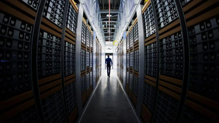 Trong khi đó, Big Tech vẫn tiếp tục xây dựng thêm hàng chục trung tâm dữ liệu.