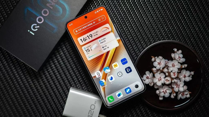 Chip Q2 giúp ổn định FPS, tối ưu khung hình và giảm tải cho GPU chính để máy mát hơn và tiết kiệm pin.