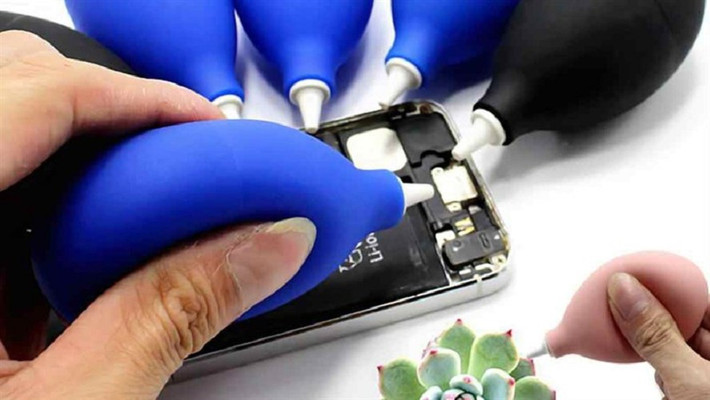 Vệ sinh máy định kỳ không chỉ giữ ngoại hình sạch đẹp mà còn bảo vệ linh kiện bên trong.