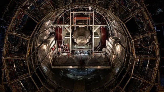Máy đập vỡ nguyên tử lớn nhất thế giới, máy gia tốc hạt LHC của CERN đã thành công trong việc biến chì thành vàng qua va chạm năng lượng cực cao. (Ảnh: Ronald Patrick)