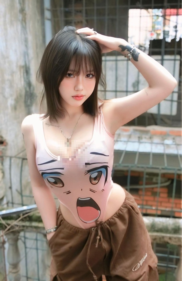 Không theo phong cách "bánh bèo", Mai Anh gây ấn tượng với lối ăn mặc sexy nhưng tinh tế, cá tính mà vẫn mềm mại.(Ảnh: FBNV)