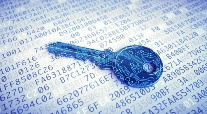 Private key là đoạn mã mật mã giúp xác thực quyền sở hữu ví tiền số, được ví như mật khẩu Internet Banking. Chỉ cần kẻ xấu có được khóa này, họ có thể rút toàn bộ tài sản của bạn mà không có cách nào ngăn chặn.