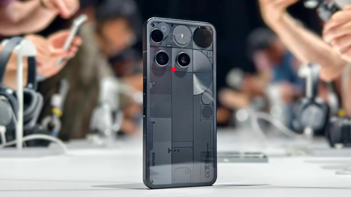 Với giá 799 USD, Phone 3 không còn cạnh tranh về giá mà trực tiếp đối đầu iPhone Pro, Pixel Pro và Galaxy S.(Ảnh: markettimes)