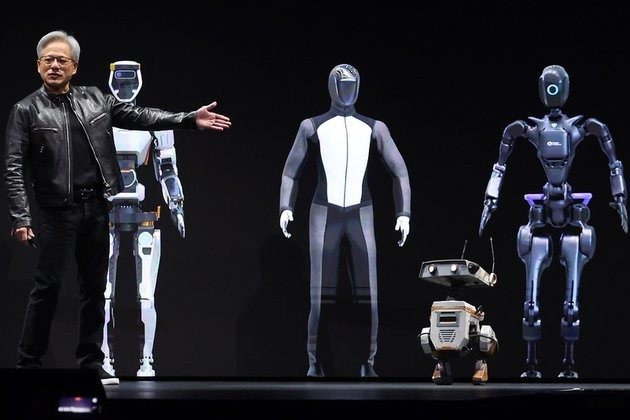 Ông cho rằng AI và robot sẽ hiện diện ở mọi lĩnh vực, từ bệnh viện, nhà máy đến nông trại.