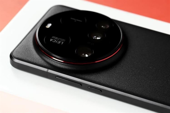 4. Xiaomi 15 Ultra trang bị camera chính cảm biến 1 inch, chụp ảnh chuyên nghiệp như máy DSLR.(Ảnh:Thegioididong)