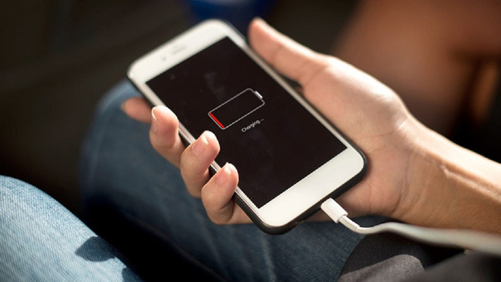 GPS hoạt động liên tục còn khiến pin điện thoại tụt nhanh và hiệu suất giảm sút đáng kể.
