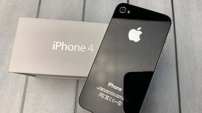 Khung thép không gỉ và màn hình Retina giúp Apple nâng điện thoại thành một món đồ xa xỉ.