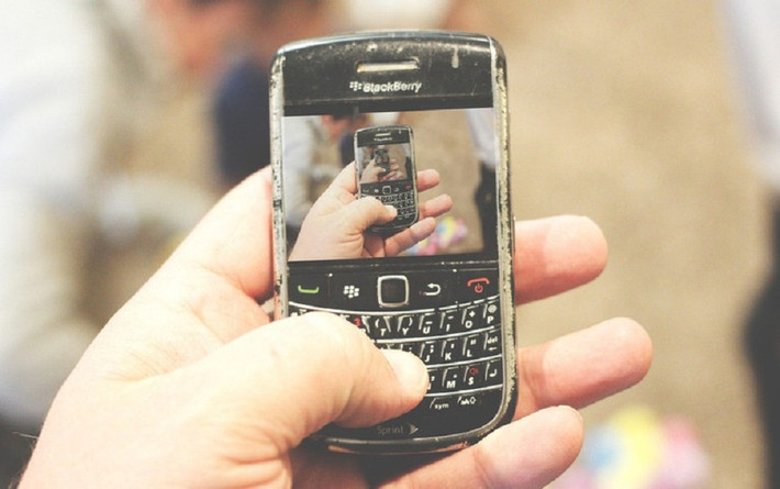 Gần đây, Gen Z tìm lại BlackBerry để “digital detox” và thể hiện phong cách retro độc đáo.
