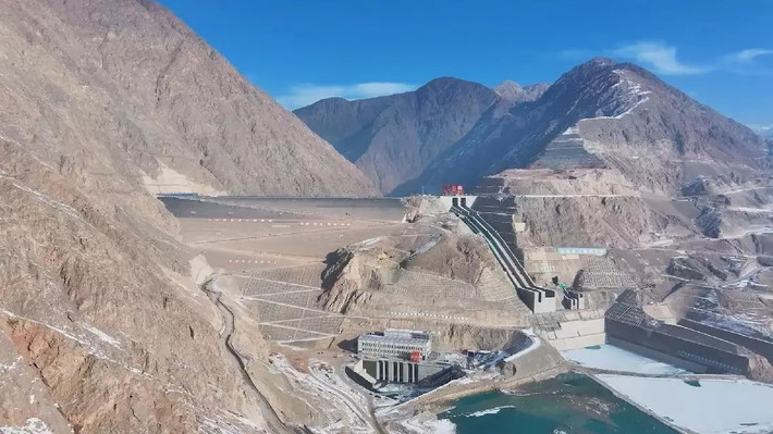 Với công suất 750.000 kW, đập sản xuất khoảng 1,9 tỷ kWh điện mỗi năm.