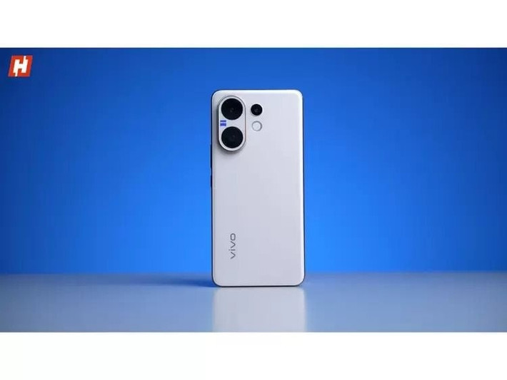 Vivo V60 kế thừa thiết kế sang trọng của dòng V-series và gây ấn tượng với viên pin 6.500 mAh.
