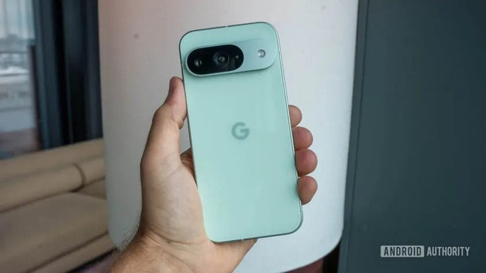 Với hơn 10 năm kinh nghiệm, cây bút Joe Maring từ Android Authority đã liệt kê những mẫu smartphone không đáng mua ở thời điểm hiện tại. (Ảnh: Android Authority)