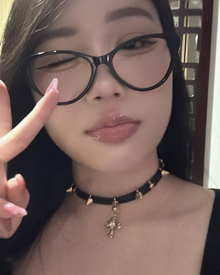 Dù từng phải tạm dừng stream để làm việc theo mong muốn của gia đình, Yogurt vẫn duy trì sức hút với cộng đồng game. Không theo đuổi “content bẩn”, cô mong muốn mang đến năng lượng tích cực và giữ hình ảnh trong sạch trong giới streamer.