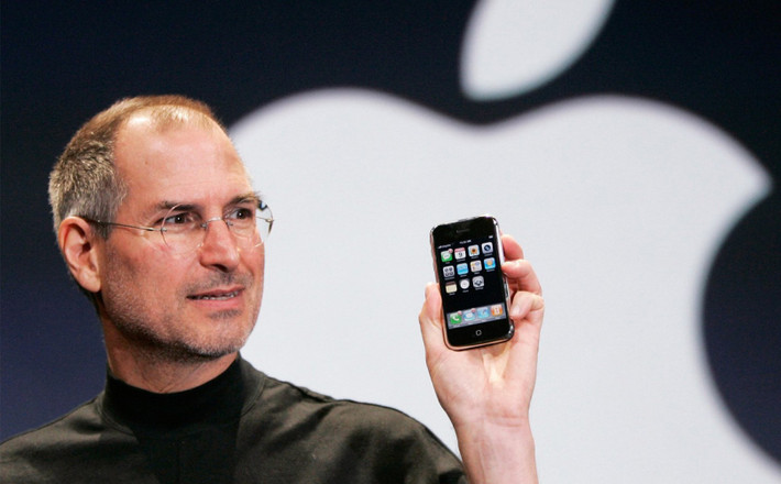 iPhone 2G ra đời năm 2007 đã thay đổi hoàn toàn khái niệm về điện thoại.