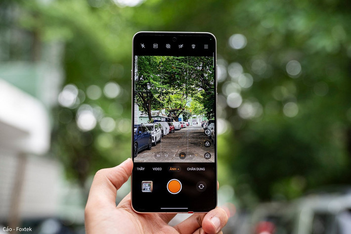 Khả năng quay video 4K60 mượt mà, ổn định gần như gimbal, sánh ngang iPhone 16 Pro Max. (Ảnh: Cáo - Foxtek)