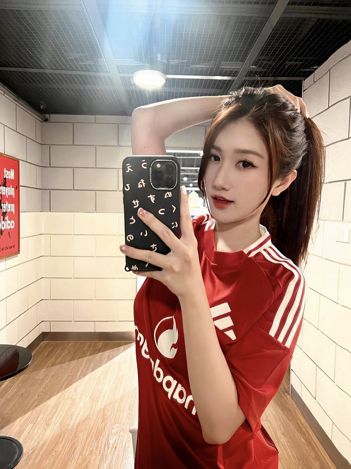 Chính sự kết hợp giữa nhan sắc và tài năng đã giúp Linh Nắng trở thành “nàng thơ” trong lòng fan.