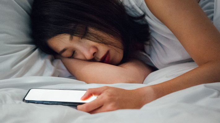 Ngày càng nhiều người dùng phản ánh tình trạng điện thoại tự khởi động lại vào ban đêm mà không rõ nguyên nhân.