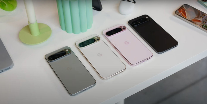 Đầu tiên là Google Pixel 9, khi Pixel 10 sắp ra mắt ngày 20/8 với camera tele 5x, chip Tensor G5 và sạc Qi2 hứa hẹn nâng cấp lớn.
